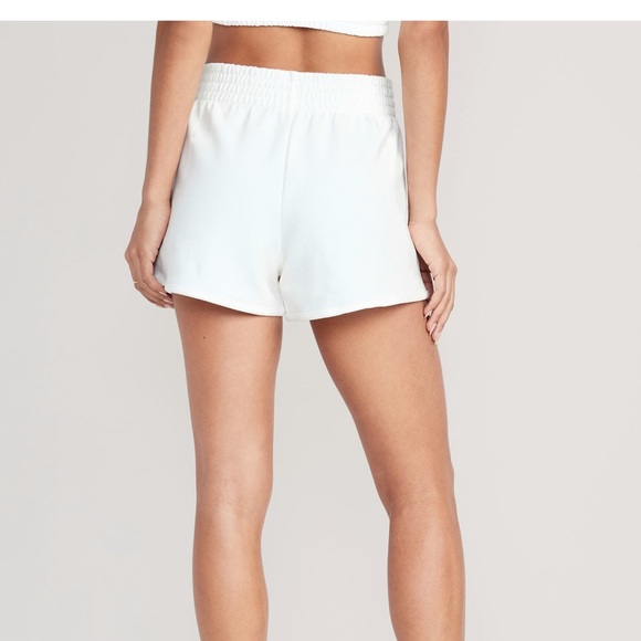 NWT OLD NAVY High-Waisted Dynamic Fleece Dolphin-Hem Sweat Shorts 3-inch inseam - Picture 2 of 6